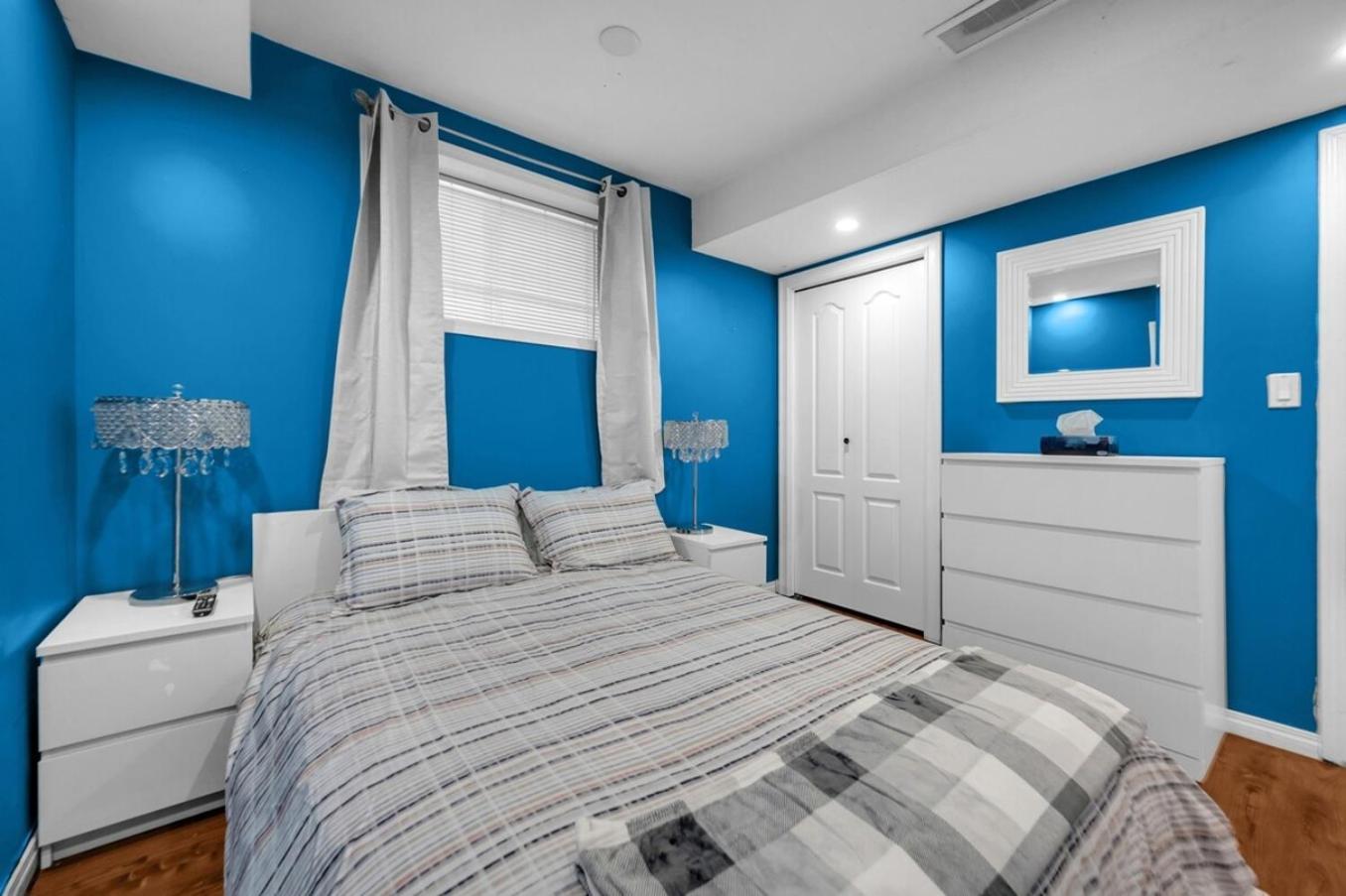 52-3 Bed Suite On Lake Central Ac By Airport YYC Eksteriør bilde