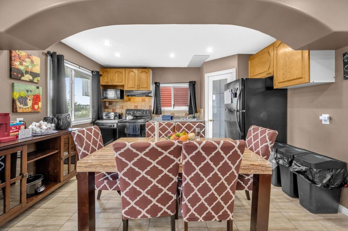 52-3 Bed Suite On Lake Central Ac By Airport YYC Eksteriør bilde