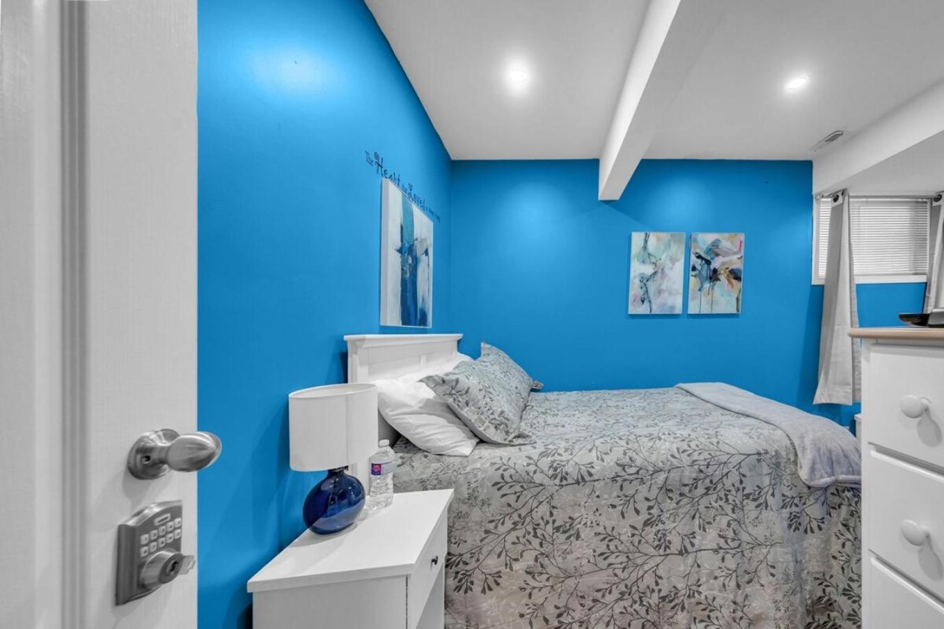 52-3 Bed Suite On Lake Central Ac By Airport YYC Eksteriør bilde