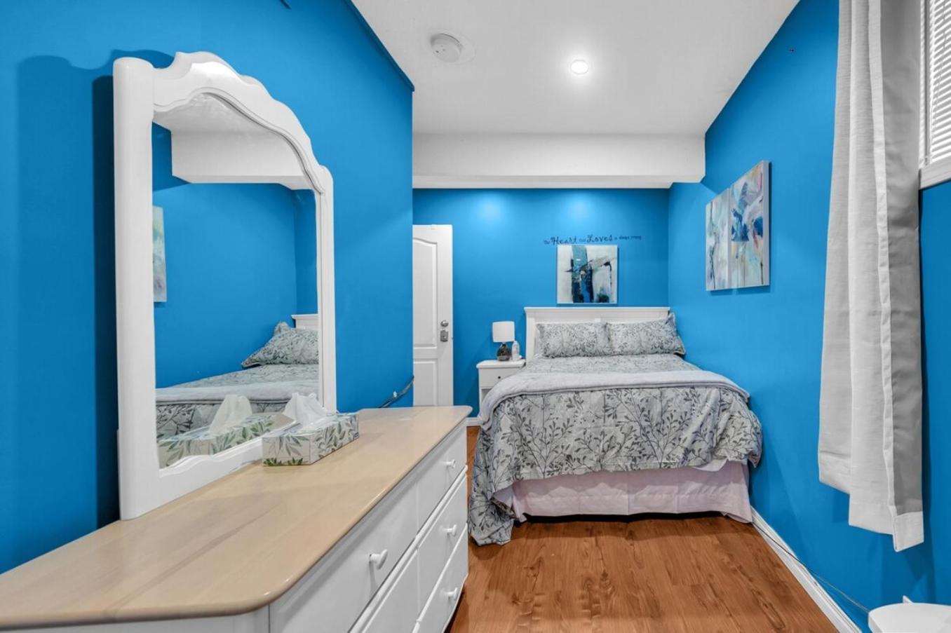 52-3 Bed Suite On Lake Central Ac By Airport YYC Eksteriør bilde