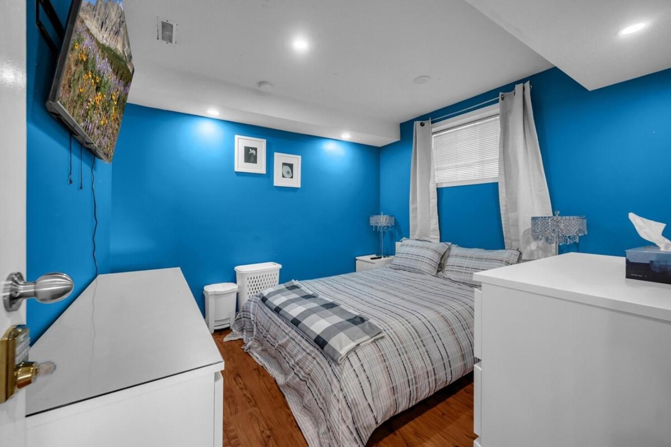 52-3 Bed Suite On Lake Central Ac By Airport YYC Eksteriør bilde
