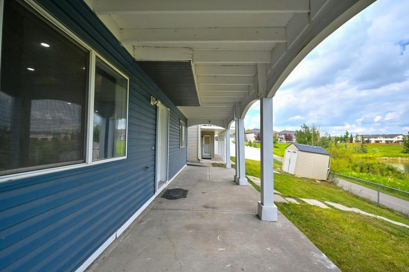 52-3 Bed Suite On Lake Central Ac By Airport YYC Eksteriør bilde